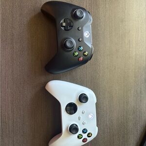 Xbox Wireless Controller — Black and White